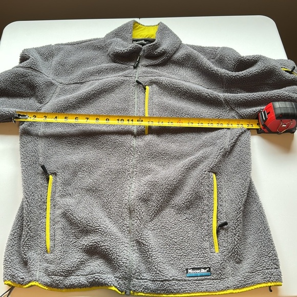 Moosejaw Men’s Gray Jacket with Yellow Trim - Picture 6 of 9